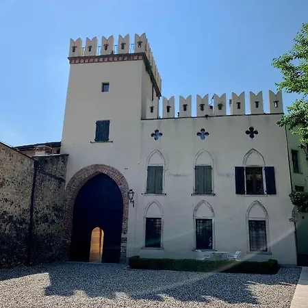 Romantico Appartamento Nel Castello Con Piscina